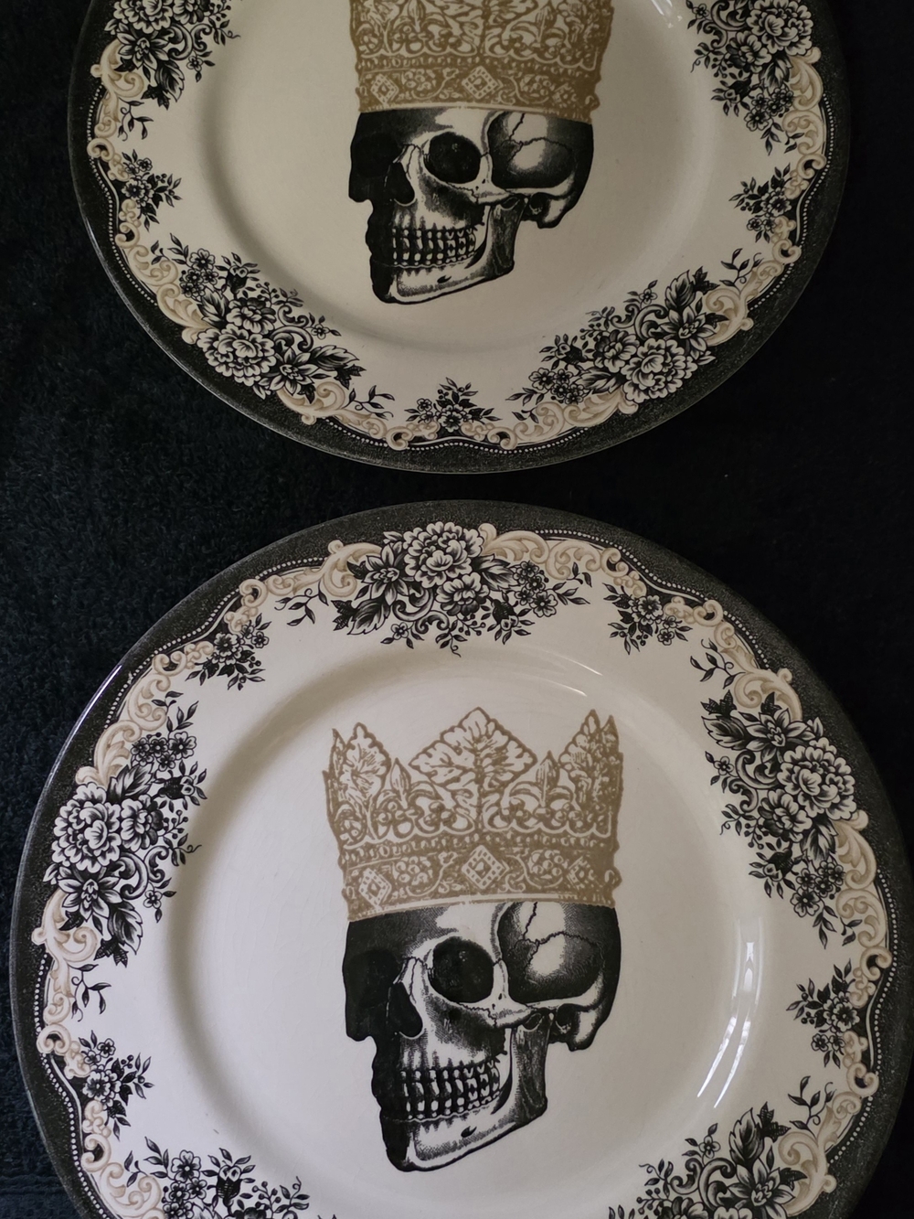 Stafford Black and Gold Skull Crown Dinner Plates (2)
